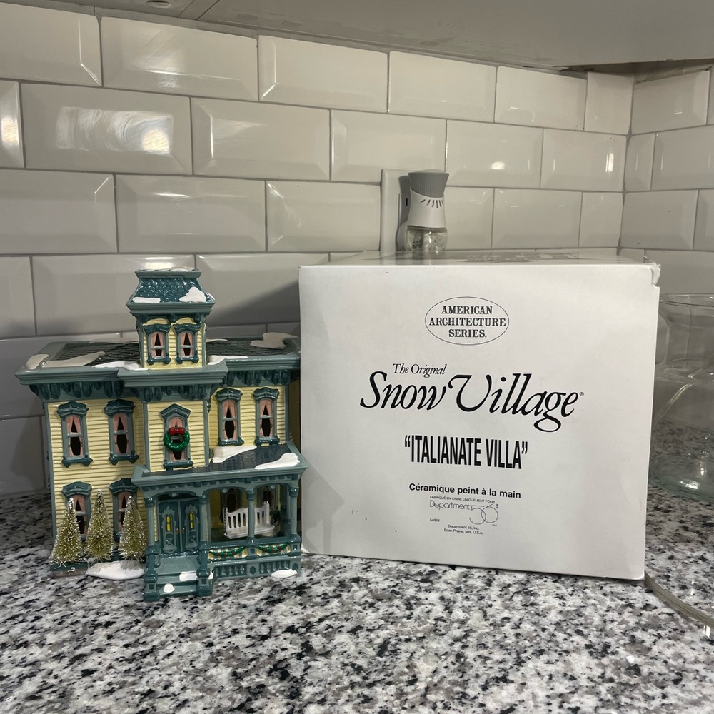 The Original Snow Village: Italiante Vila
